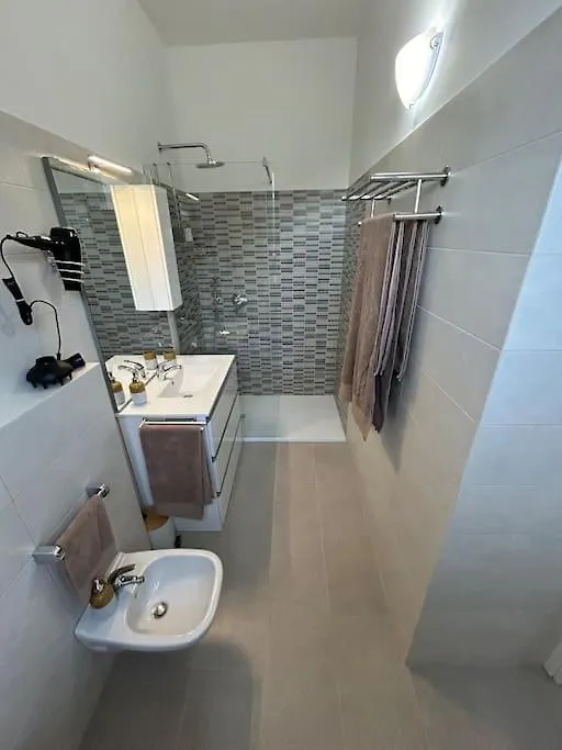 Blue'S Place - Vicino Stazione Chiasso Como 0*,